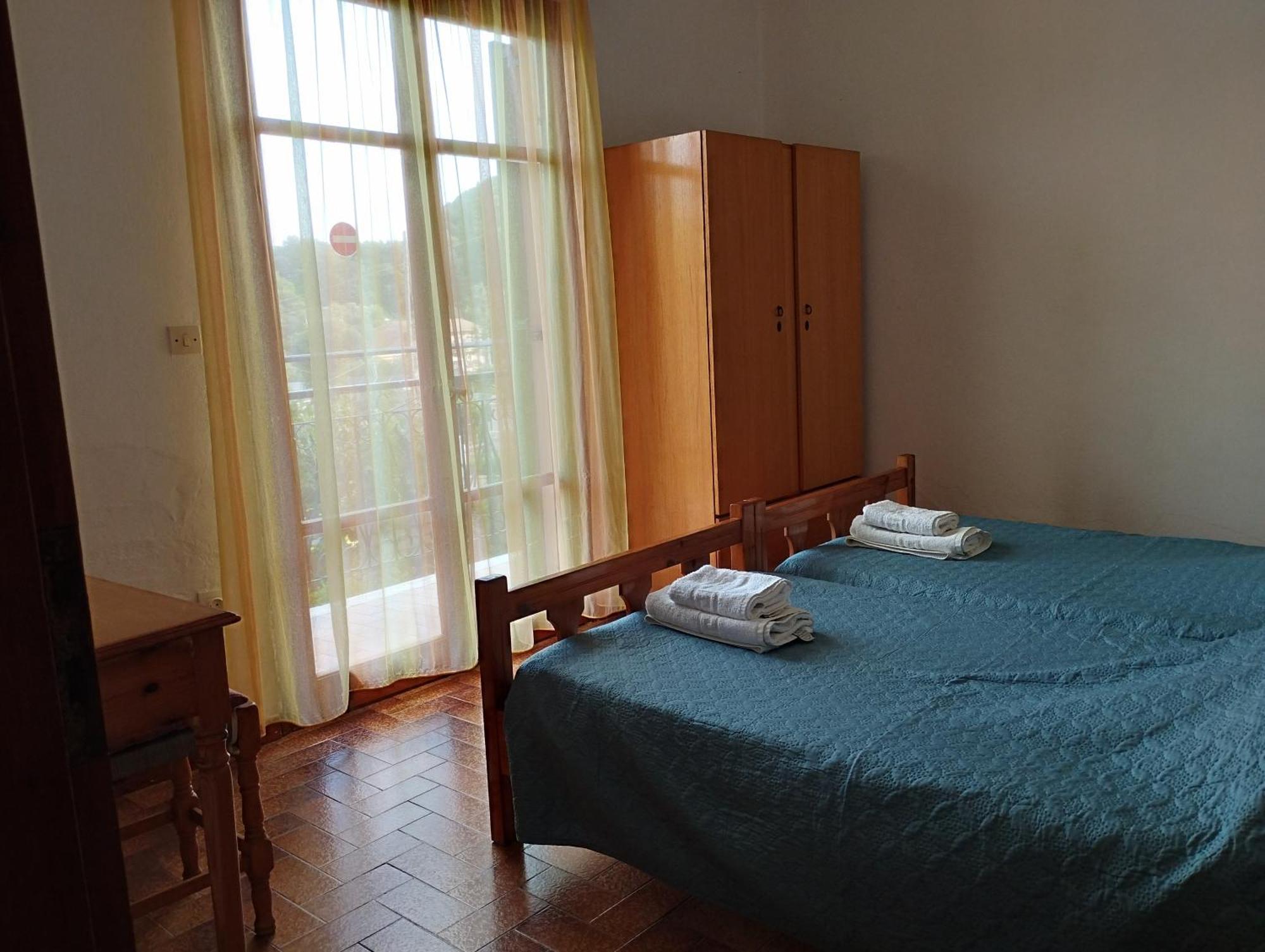 פאלאוקסטריצה Elena Apartments מראה חיצוני תמונה